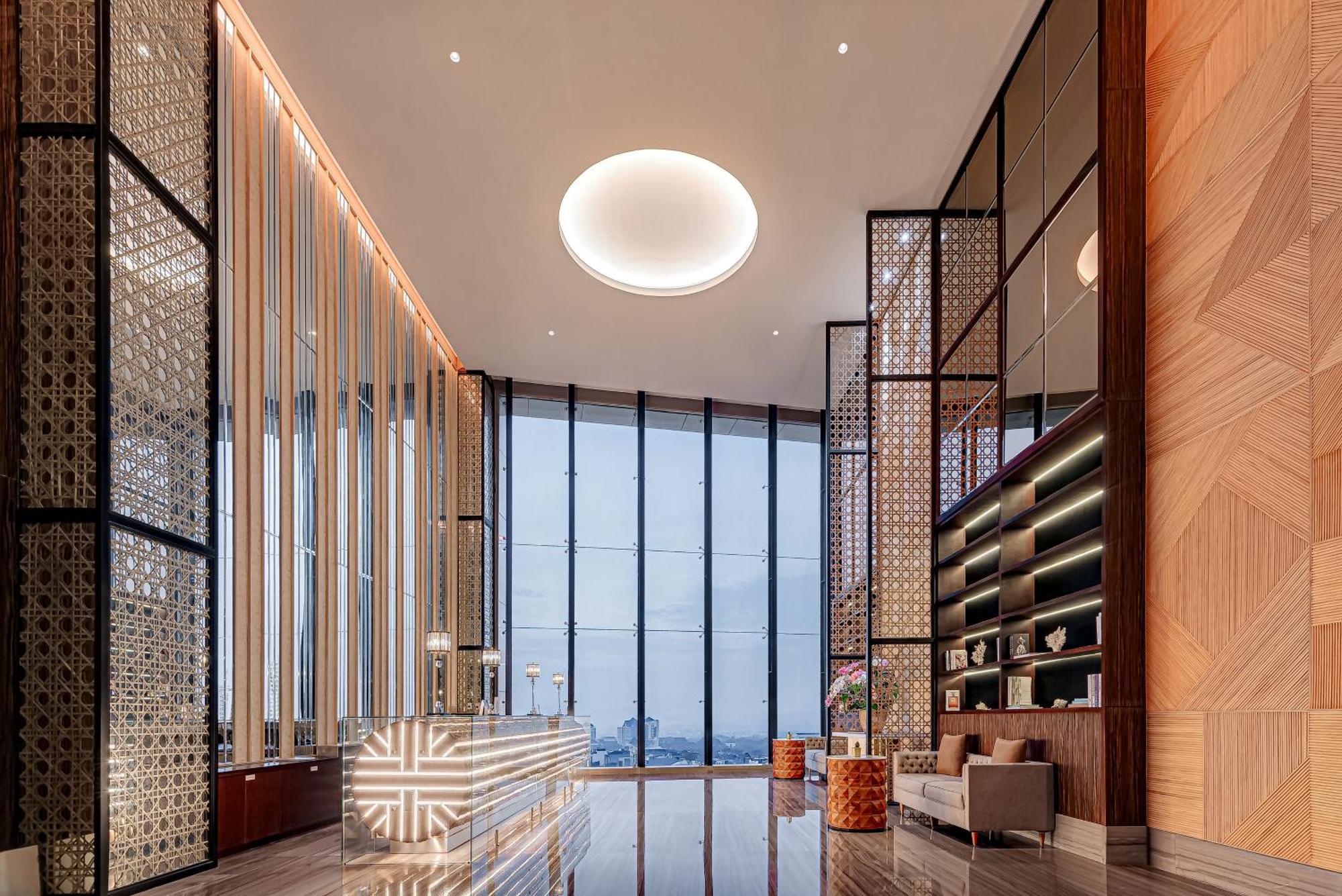 Whiz Luxe Spazio Surabaya