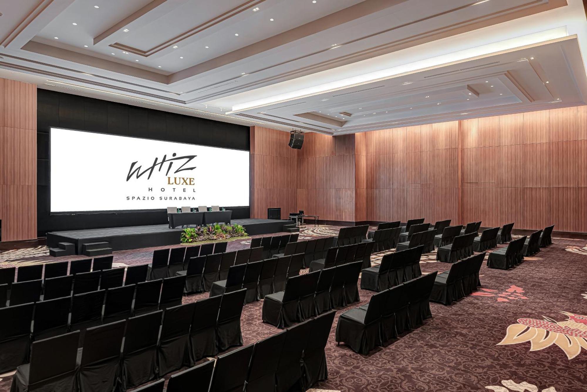 Hotel Whiz Luxe Spazio Surabaya