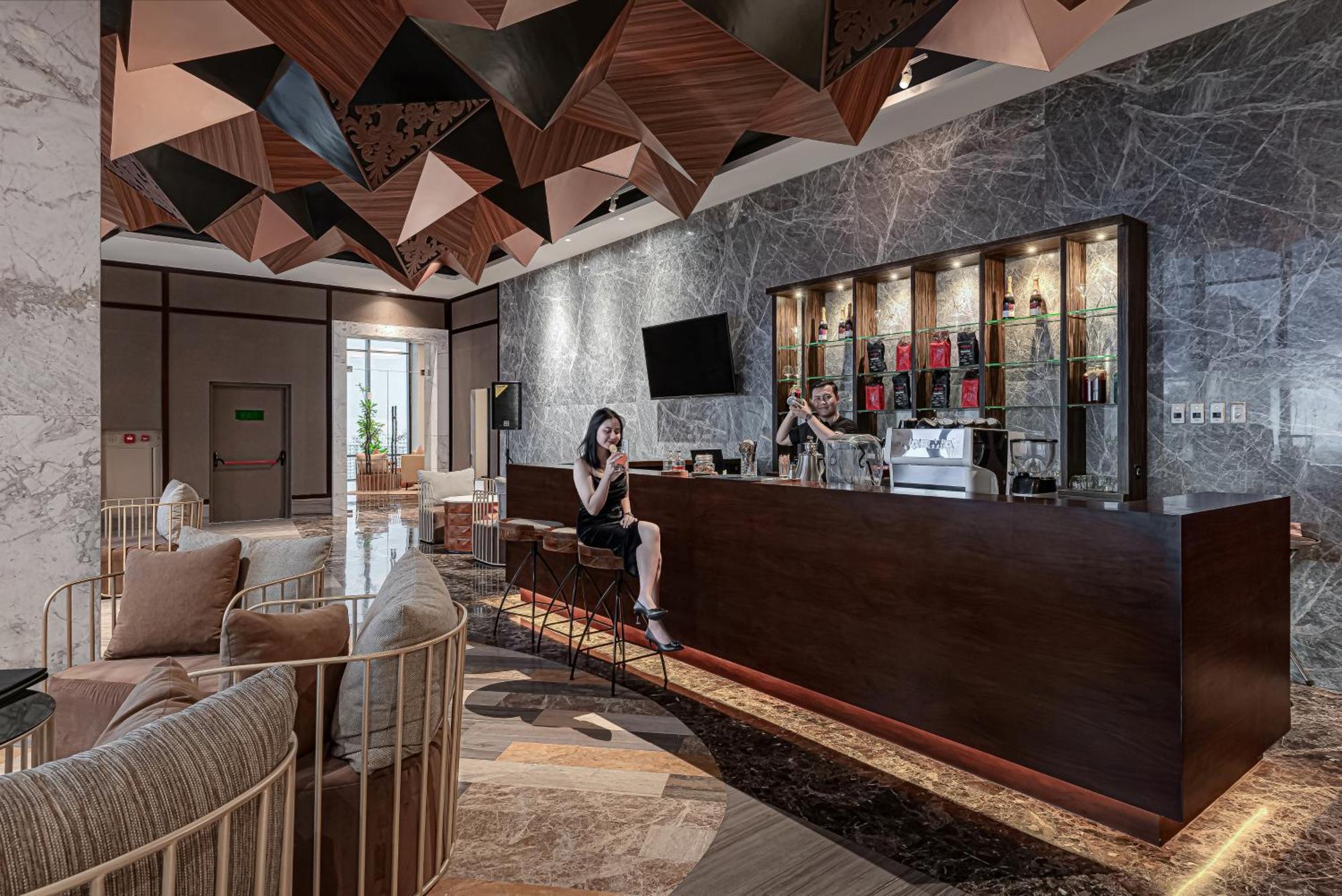 Whiz Luxe Spazio Surabaya