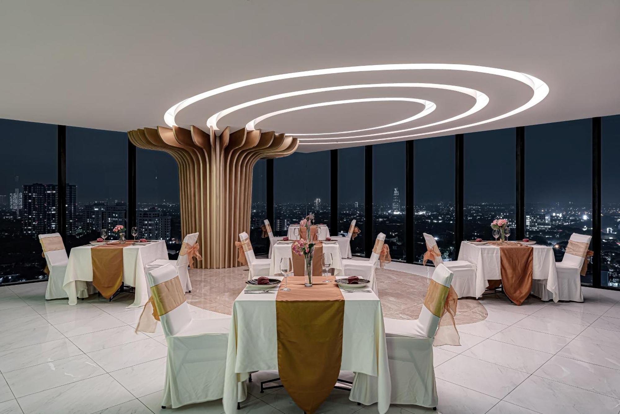 Whiz Luxe Spazio Surabaya